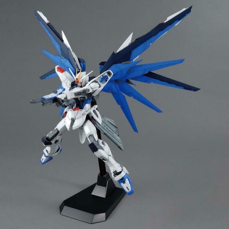 ガンプラ MGフリーダムガンダム Ver.2.0 全塗装完成品